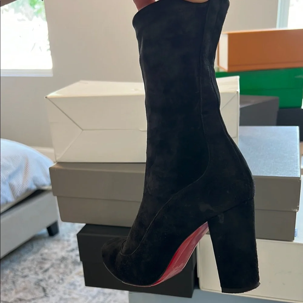 Elegant Black Women's Boots - Picture 8 of 16